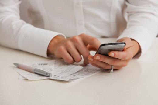 �cretsiz Uygulamalar �e�itli Aboneliklere Y�nlendirip Faturalar� Kabart�yor    Kayna�� bilinmeyen �cret uygulamalar cep telefonu kullan�c�lar�n� �e�itli aboneliklere y�nlendiriyor. Haberi olmadan abone olan ki�ilere kabar�k bir telefon faturas� geliyor. Uygulamay� y�klemeden �nce kullan�m ko�ullar�n� dikkatlice okuyun.