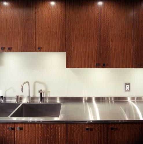 Tezgahn zerinde mmkn olduunca az eya tutun. Daha bo olmas size i yaparken ferahlk salayacaktr. Mesela haftada bir kullandnz bir eyay dolaba kaldrn.