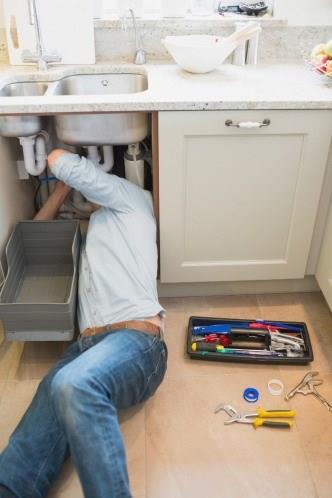 Mutfanzda bozuk ya da almayan eyler varsa tamir edin. Yemeinizin dibi bir ocan zerinde srekli tutuyorsa, artk takm antanz karn.