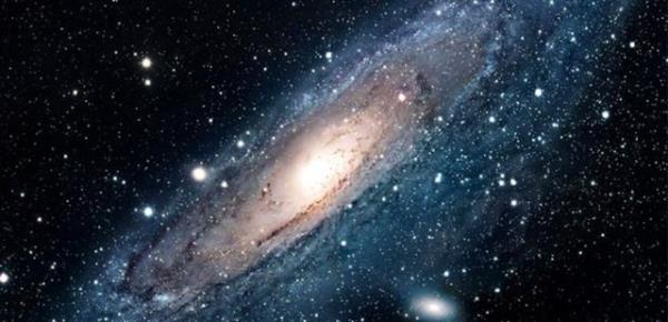 Galaksilerin merkezinde birer karadelik vardr .Bu karadeliklerin ekim gcne sahip olmas nedeniyle , gne siteminin etrafnda dner ve spiral galaksileri oluturur.