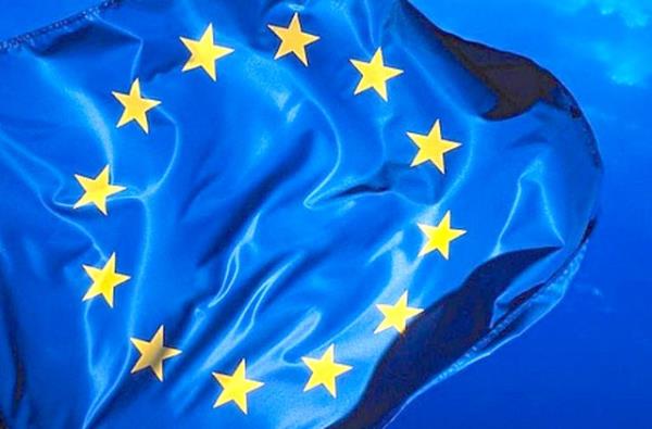 Avrupa Birlii bayrandaki 12 yldzdan biri Trkiye'yi temsil etmektedir.