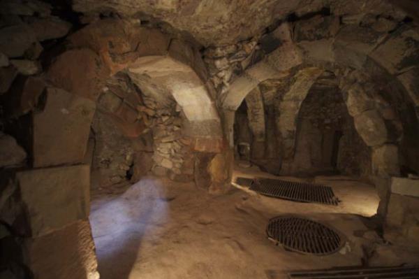 Evin st blm Mimar Sinan`n doduu yer deil. Buras sonradan torunlarnn yaad yer. Sinan`n doduu ve yaad yer alt blm.