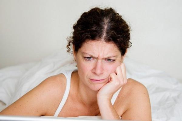 Titreme, ikinlik, hazmszlk, karnda gaz art, geirme ve yal gdalara tahammlszlk de yine bulgular arasnda yer alyor