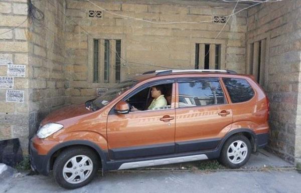 Nasl olup da bu kadar iyi park ettiini renmek isteyen bu kadar ok insan olduunu gren Chen, "park etme ovu" yaparak sorulara bir kerede cevap vermek istedi.