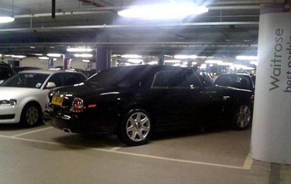 nternet sitesi yneticileri ?bad parking? (hatal park) ismini verdikleri kategoriye gnderilen yzlerce fotorafa dikkat ekerek lks ara tutkunlarn utandrmay amaladklarn sylyor.