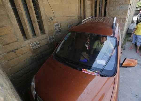 Takipilerini Sal gn Pekin'in gneyindeki Fujian adl blgeye aran Chen, genilii 1.82, uzunluu ise 5 metre olan bir park yerini seti.