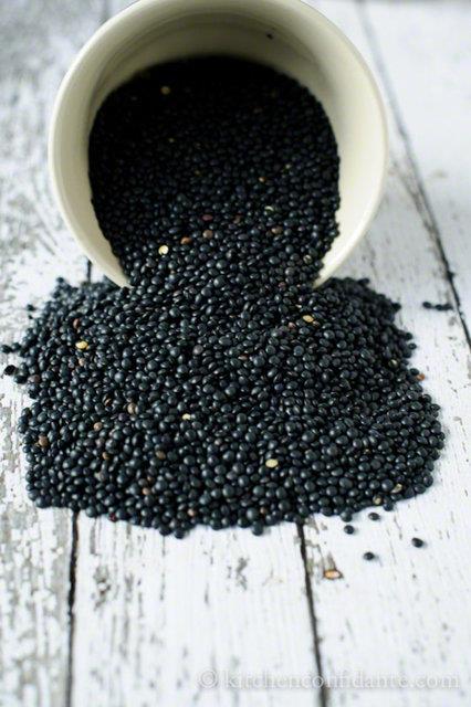 Illinois niversitesi'nde yaplan aratrmaya gre suda znr lif oran yksek olan mercimek kolestrol dryor, bakl glendiriyor.