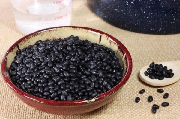 Flavonoidler byk antioksidan bir potansiyele sahip renk reten fitobesin pigmentleri ve vitaminlerle birlikte alarak hcrelerin oksidasyonunu engelliyorlar.