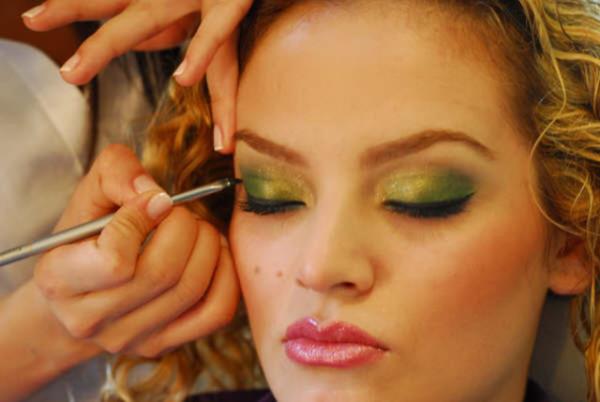 Lensler makyaj yaplmadan nce taklmal