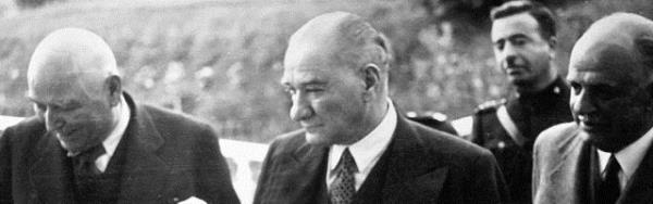 <br>ROMANYA </br>  Bir milleti, uçurumun kenarından sarsılmaz azmiyle kurtaran, kuvvetlendiren, yükselten yöneticiler arasında Atatürk, en birincisidir. Timpul Gazetesi