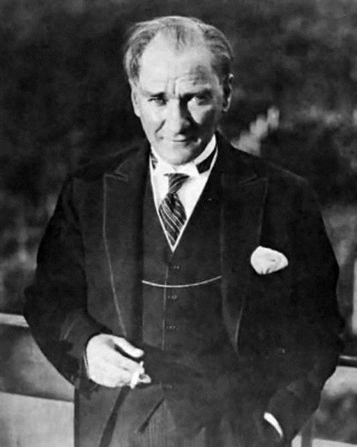 <br>ALMANYA </br>  Atatürk Türkiye'yi tek düşman kalmaksızın bırakmıştır. Bu zamanımızın hiçbir devlet şefinin başaramadığıdır. Volkischer Beobachter Gazetesi