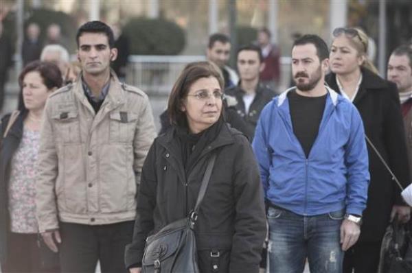 <p><b>Atatrk'e sayg duruu</b></p>  Byk nder Atatrk'n ebediyete intikalinin 76. yl dolaysyla Trkiye'nin drt bir yannda saatler 09.05'i gsterdiinde, vatandalar sokaklarda sayg duruunda bulundu.