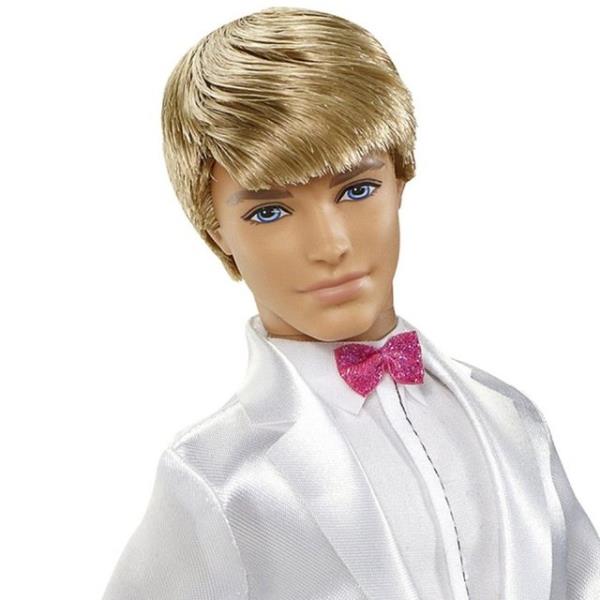 Tabii Ken ve Barbie birbirleri iin yaratlmt bu nedenle hala dnyann her yerindeki kzlar onlarla oynarken evlendiriyor.