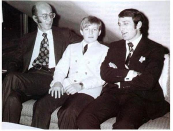 <p><b>mer nn - Mustafa Ko - Rahmi Ko</b></p>    mer nn, Trk i adam ve ikinci Cumhurbakan smet nn'nn byk olu. Trkiye Toprak, Seramik, imento ve Cam Sanayii verenleri Sendikas'nn da kurucularndan. 1952 ylnda Engin Hanm ile evlenen mer nn'nn Hayri ve Eren isminde iki ocuu oldu.