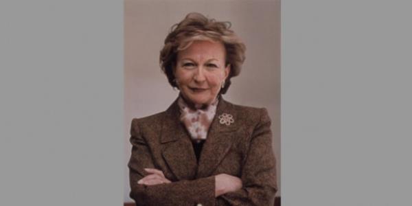 9 yldr ALS ad verilen hastalkla mcadele eden Suna Kra, ei nan Kra'la birlikte kurduklar Pera Mzesi ve 1 Mart 2007'de hizmete sunduklar stanbul Aratrmalar Enstits ile lkesine hizmet yatrmlarn srdrmekte. Forbes'e gre Suna Kra'n 2014 yl serveti 1.8 milyar dolar.