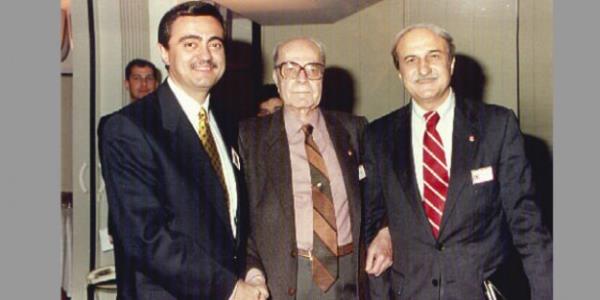 Finansbank' National Bank of Greece'ye satan zyein daha sonra Fibabanka'y kurdu. zyein niversitesi'nin kurucusu olan Hsn zyein Forbes'in Mart 2010 aratrmasna gre 3 milyar dolarlk servetiyle birinci, 2014 yldna yine 3 milyar dolarlk servetiyle Trkiye'nin en zengin 3'nc ismi oldu.