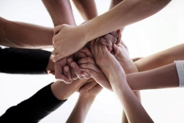 23. Arkadalarm, ailem ve evremdeki insanlarla birok aktiviteye katlyorum.