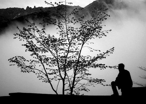 <p><b>14. Bir problemle karlatnz zaman derhal zme odaklanyorsunuz</b></p>     Biliyorsunuz ki zm yollar daima problemlerden daha fazladr. Oturup dertlenmek, alayp szlanmak yerine hemen bu zmleri kovalamaya balyorsunuz. Kaybedecek vakit yok.