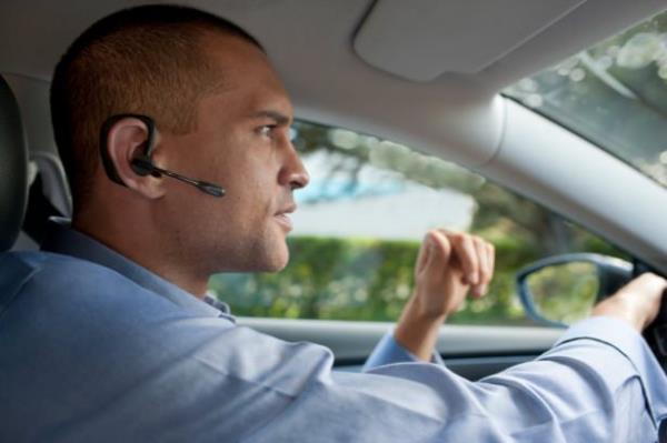 Hal byle olunca hem gvenli hem de rahat bir yolculuk geirebilmek iin baz teknolojik ara aksesuar yolculuklarda size elik ederek, trafiin skclndan uzaklatrabilir. Teknolojiyi aracnza getiren aksesuarlar buyrun birlikte inceleyelim.