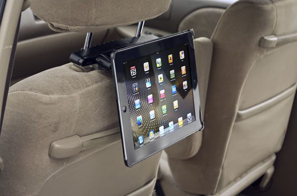 Aracnzla seyahat ederken tabletinizi tablet tutucuya yerletirerek sevdiiniz, mzikleri dinleyecebileceiniz gibi, ocuunuz da koltuk arkas tutucu ile arka koltukta izgi film seyrederedebilir.