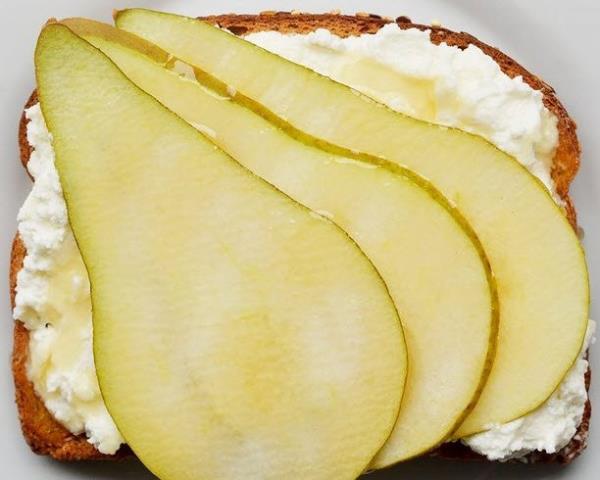 11. Armut + ricotta peyniri + bal