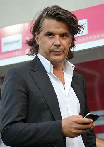 <br><b>MARSILYA</b></br>  Fransa'nn olduka saygn bir ailesinden gelen Vincent Labrune Uluslararas ekonomi ve kalknma mezunu. Televizyon sektr de iinde olduu sektrlerden biri.