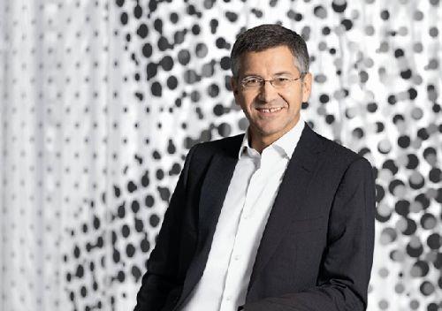 <br><b>BAYERN MUNIH</b></br>   adam olan Munih bakan Herbert Haine nl bir spor markasnn  CEO'su. Ancak kulb yneten asl isim  Sportif direktr Karl-Heinz Rummenigge.