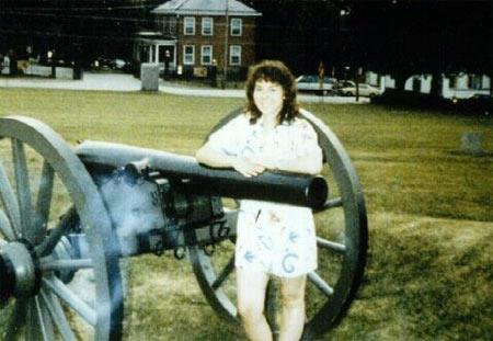 1988'DE NEW JERSEY'DE EKLEN BU FOTORAFTA KADINI NNDEK BEYAZLIK IPLAK GZLE GRLEMYORDU.