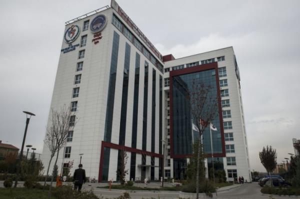 Kamu kurumlarna, hizmet binalarnn zamanla deien ihtiyalara cevap verememesi, fiziki imkanlarn yetersizlii ve artan i yk dolaysyla daha modern, geni ve rahat alma imkan sunan yeni hizmet binalar ina edildi.