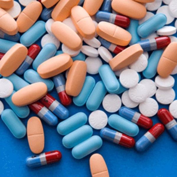 2. Bir saat. Birinci hap yuttunuz, yarm saat sonra 2.yi ve yarm saat sonra da 3. y: Toplam 1 saat.