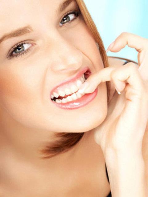 Baz terapistler ise trnak kemirmenin kiinin kendisine dman olmasyla veya sinirsel anksiyete durumuyla ilgisi bulunabileceini iddia ediyordu.