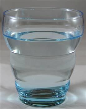 Su, beynin ideal artlarda almas iin su oran yeterli olmaldr. Gnde 6-8 bardak su iilmelidir