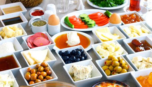 Yaplan bir aratrma yksek kalorili bir kahvalt yapan kiilerin gn boyunca %33 orannda daha az ghrelin rettiini ve daha uzun sre tok hissettiini kantlamtr.