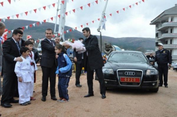 Eski Genlik ve Spor Bakan Suat Kl'n makam arac Audi