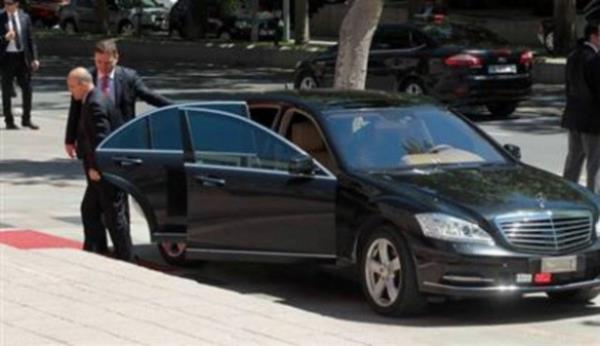 Maliye Bakan Mehmet imek'in makam arac