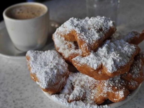 8. Cafe du Monde'de ekerli rek (ABD, Louisiana)