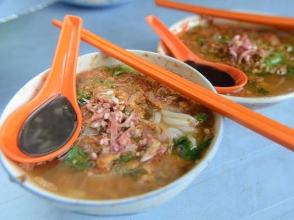 14. Baharatl balkl noodle orbas (Malezya)