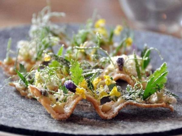 4. Kopenhag'da Noma restoranda taze otlarla yaplm ktr (Danimarka)