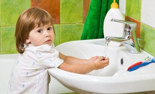 Bu takntya sahip kiilerde ounlukla dier akl hastalklarna da rastlanabiliyor. ocuklarda grlen izofreninin karakteristik zellikleri arasnda Ablutomani taknts da grlyor.