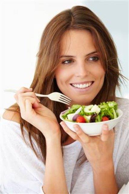 nlerinde yemein 2/3'n sebze ve salata ile doldur.