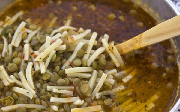 orba piirirken tek dikkat etmen gereken konu, un, ya ve krema miktarn snrlamaktr.