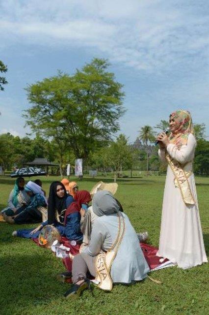 Resmi bir giriim olmayan yarmay, Endonezya merkezli Dnya Muslimah Dernei (World Muslimah Foundation) dzenliyor.