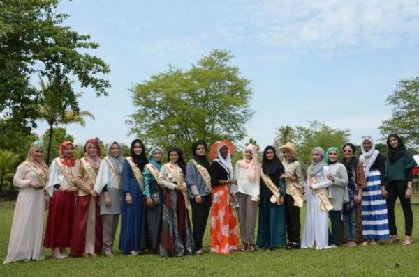 lk kez 2011 ylnda dzenlenen Miss World Muslimah'n (Mslman Kadnlar Dnya Gzellik Yarmas) bu ylki finalistleri, Endonezya'nn en eski Budist tapnaklarndan biri olan Borobudur'da basna poz verdi.