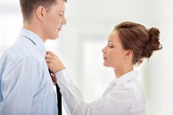 Giyimlerinden, yemeklerine kadar onlara zen gsteren kadnlar erkekler iin etkileyicidir. Bu, ilikilerine ne kadar zen gsterdiklerinin bir iaretidir.