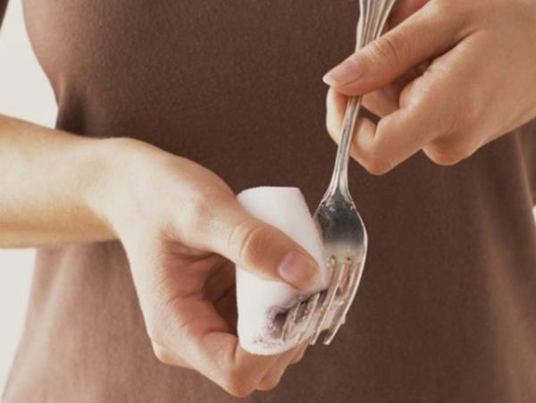 Kadnlarn eyalarna gsterdikleri zen, erkeklerin gznde sadakat ve zveri simgesidir. likinize gsterdiiniz zveriyle ne kadar sadk ve gvenilir olduunuzu anlamasn salayabilirsiniz.