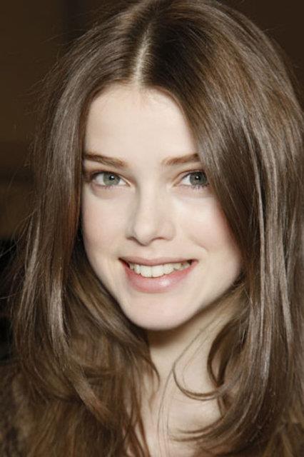 Kadnlarn bakml olmalarna dikkat ettikleri kadar, sade ve doal olmalarna da dikkat ederler. Abartl makyajlar veya giysiler, sade ve doal haliniz kadar onlar etkilemeyecektir.