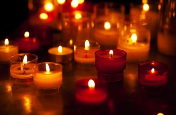 Her ne kadar kokulu mumlardan, ambiyanstan anlamyor gibi gzkseler de birok erkek byle eylerden etkilenir.