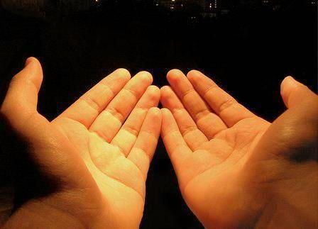 <b>BRNC GN DUASI:</b> "Allahummec'al siyam fhi siyam'es-saimn ve giyam fhi giyam'el-gimn ve nebbihn an nevmet'il-filn ve heb l curm fhi ya ilh'el-lemin ve'fu ann ya fiyen an'il-mucrimn." Anlam: Allah'm! Bu gnde tuttuum orucu gerek oru tutanlarn orucu gibi ve ibadetimi gerek ibadet edenlerin ibadeti gibi kl; bu gnde beni gafillerin uykusundan uyandr; suumu bu gnde bala; ey lemlerin ilh! Affet beni, ey sular affeden. Rabbim!