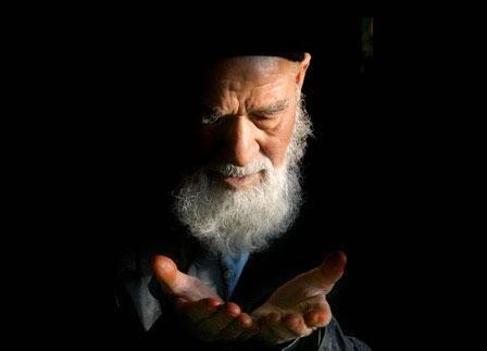 <b>11. Gnn Duas:</b> "Allahumme habbib ileyye fh'il-ihsan, ve kerrih ileyye fh'il-fusge ve'l-isyan, ve harrim aleyye fh'is-sehate ve'n-nran, bi-avnike ya iyas'el-musteisn." Anlam: Allah?m! Bu gnde iyilik ve ihsan bana sevdir; fsk ve gnahtan beni nefret ettir; gazabn ve ?cehennem- ateini bana haram kl; yardmnla ey imdat isteyenlerin imdad!