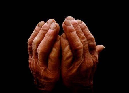 <b>3. Gnn Duas:</b> "Allahummerzugn fh'iz-zihne ve't-tenbh ve bidn fhi min'es-sefheti ve't-temvh vec'al l nesben min kulli hayrin tunzilu fh, bi-cdike ya ecved'el ecvedn." Anlam: Allah'm! Bu gnde bana zek ve uyanklk (ibadet ve itaatten gafil olmama) hali ver; beni cahillik ve batl ilerden uzaklatr. Bu gnde indirdiin her hayrdan bana da bir nasip ayr; cmertliin hakkna ey cmertlerin en cmerdi!